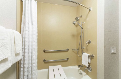 Orlando Hotel | DoubleTree by Hilton Hotel Orlando East - UCF Area