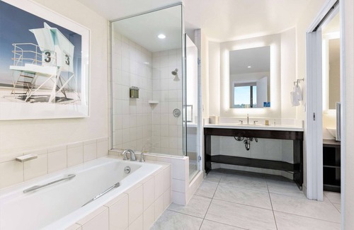 Mission Valley Hotel | DoubleTree by Hilton Hotel San Diego - Mission Valley