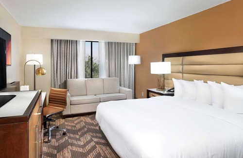 Lawrence Hotel | DoubleTree by Hilton Hotel Lawrence