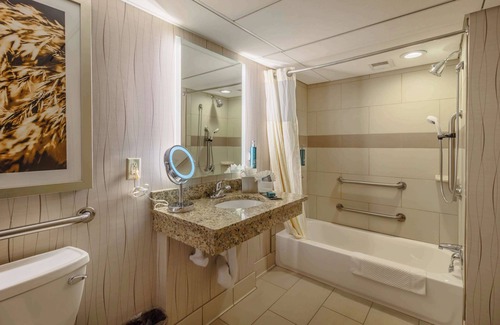Lawrence Hotel | DoubleTree by Hilton Hotel Lawrence