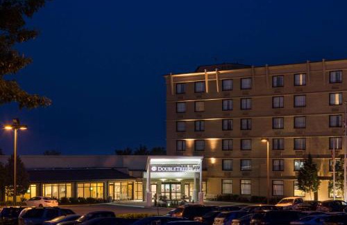 West Laurel Hotel | Doubletree by Hilton Laurel, MD