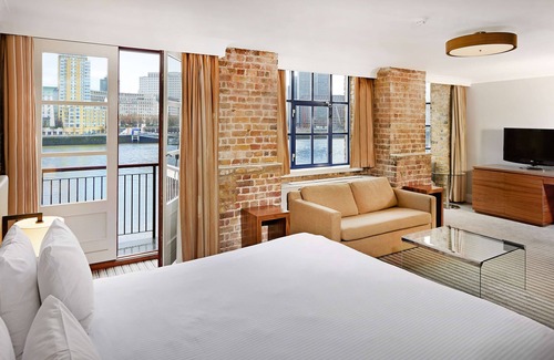 Surrey Docks Hotel | DoubleTree by Hilton London - Docklands Riverside
