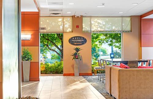 Roseville Hotel | DoubleTree by Hilton Roseville Minneapolis