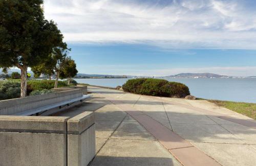 Burlingame Hotel | DoubleTree by Hilton San Francisco Airport