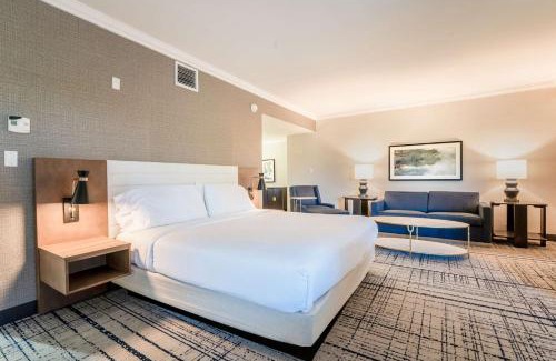 Executive Park Hotel | DoubleTree by Hilton South Charlotte Tyvola