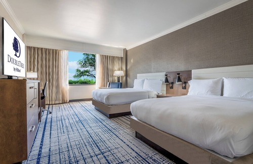Executive Park Hotel | DoubleTree by Hilton South Charlotte Tyvola