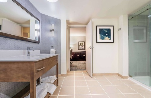 Executive Park Hotel | DoubleTree by Hilton South Charlotte Tyvola