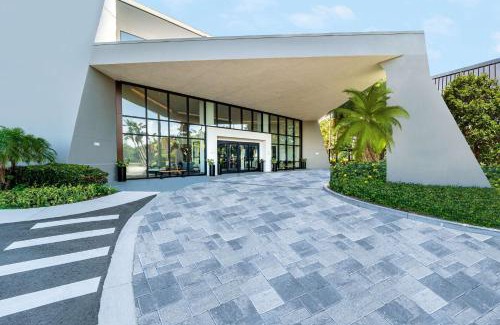 Rocky Point Hotel | DoubleTree by Hilton Tampa Rocky Point Waterfront