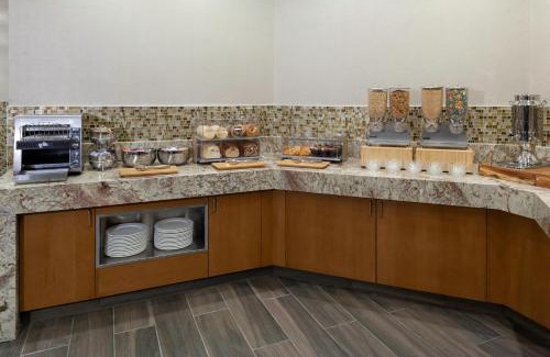 Overland Park Hotel | DoubleTree by Hilton Kansas City - Overland Park