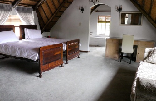 Greater Johannesburg Metropolitan Area Cabin | Douglas Lodge - a serene retreat in a peaceful Sandton suburb