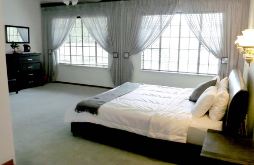 Greater Johannesburg Metropolitan Area Cabin | Douglas Lodge - a serene retreat in a peaceful Sandton suburb