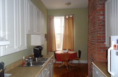 Queens Square Apartment | Down Town Heritage Suite on Water Street