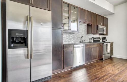 Waller Creek District Apartment | Downtown 1br w gym deck wd nr 6th St bars ATX-21