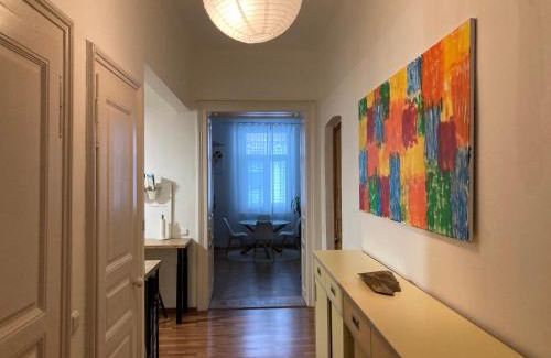 Old Town Apartment | Downtown 3 BDR Charm - walk to all attractions