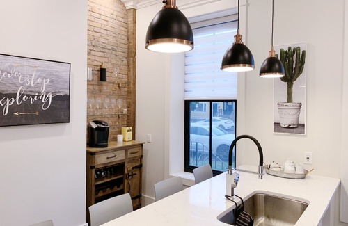 Queens Square Condo | Downtown Heritage Condo