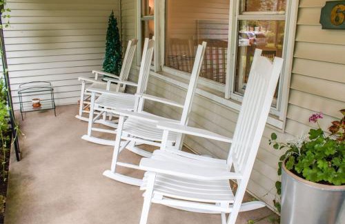 New Buffalo House | Downtown Hideaway