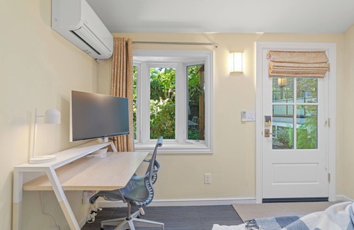University South Cottage | Downtown Palo Alto Gem! Cute, Spotless Guest House