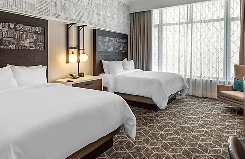 The Loop Hotel | Downtown Printer Row district Hotel style room