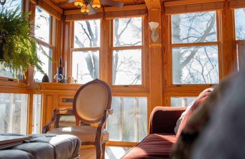 Eureka Springs Historic District House | Downtown Victorian Ste Piedmont