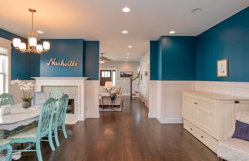 McFerrin Park House | ✦ DOWNTOWN VIEWS ✦ PRISTINE & STUNNING NASH PAD ✦