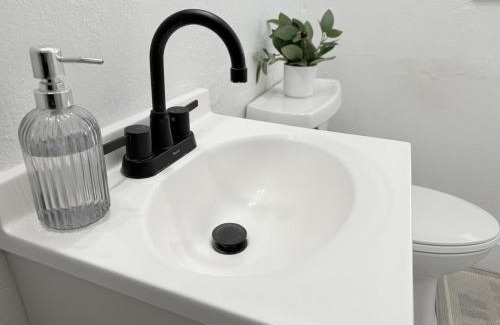 Downtown Las Vegas Apartment | Downtown, Walk to Downtown Free Parking