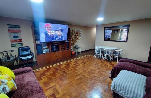El Tambo Apartment | Dpto Amplio, TV75in, Cochera, Céntrico y BBQ