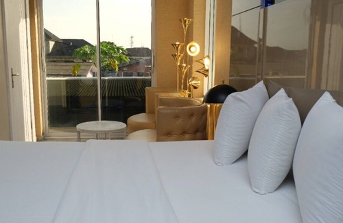 Surulere Hotel | DREAMS BY DV8
