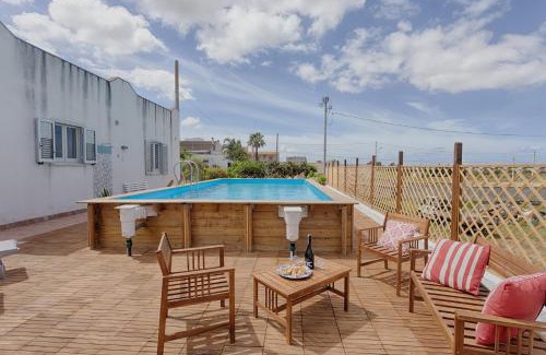 Rilievo Apartment | Dreamy Apartment with Veranda, Pool and Parking