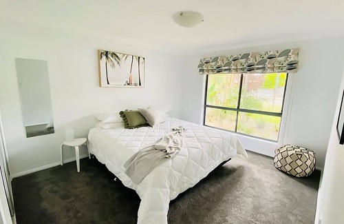 Broulee House | Drift at Broulee - Walk to the beach