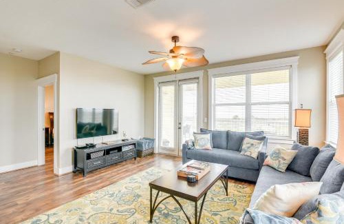 Red Fish Cove Apartment | Driftwood Galveston Resort Escape with Deck and View