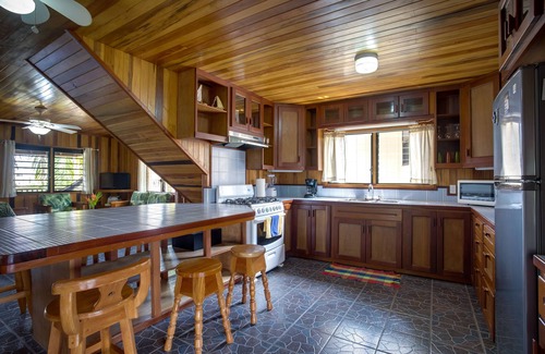 Placencia Apartment | Driftwood Gardens Guesthouse