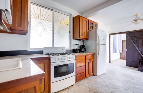 Placencia Apartment | Driftwood Gardens Guesthouse