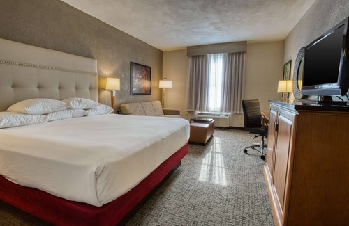 Wetmore Hotel | Drury Inn & Suites Near La Cantera Parkway