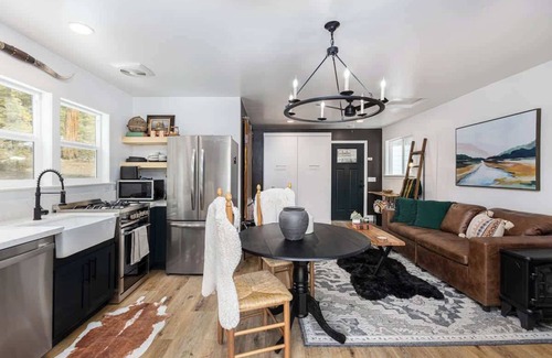 Shaver Lake Cabin | DT Tiny Shaver Home @the trailhead to Lake!