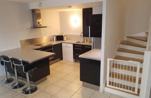 7th Arrondissement Apartment | Duplex cosy - 3 chambres avec garage, balcon et clim