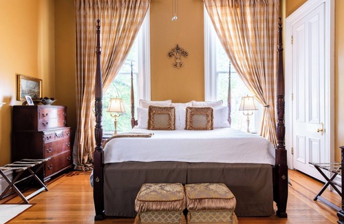 Old Louisville Bed & Breakfast | DuPont Mansion Bed & Breakfast