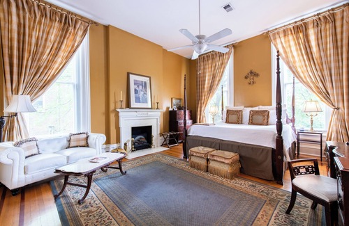 Old Louisville Bed & Breakfast | DuPont Mansion Bed & Breakfast