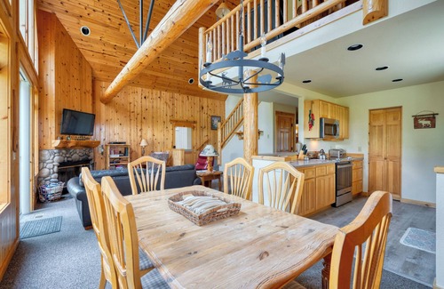 Redmond Cabin | Eagle Crest, Cozy 3-bedroom cabin with Hot Tub and Dog Friendly
