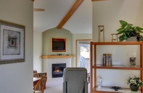 Redmond House | Eagle Crest Resort on Golf Course with Hot Tub