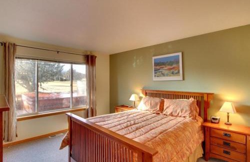 Redmond House | Eagle Crest Resort on Golf Course with Hot Tub