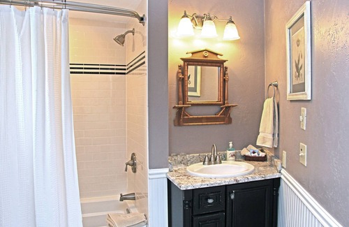 Ephraim Hotel | Eagle Harbor Inn