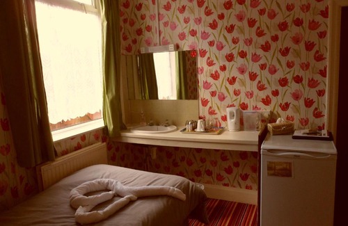 Hull House | Earlsmere Guesthouse