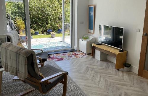 Georgeham Apartment | East Barn Garden View