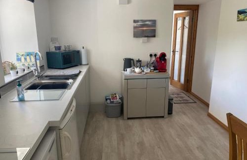 Georgeham Apartment | East Barn Garden View