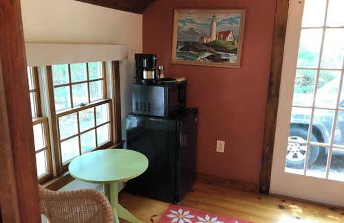 Northwest Harbor Apartment | East Hampton private room w/separate entrance and full bath. New backyard pool!