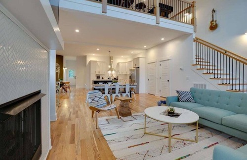 McFerrin Park House | East Nash ~ BBQ & Yard Games ~ 2.5 mil to Broadway