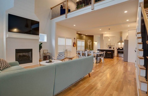 McFerrin Park House | East Nash ~ BBQ & Yard Games ~ 2.5 mil to Broadway