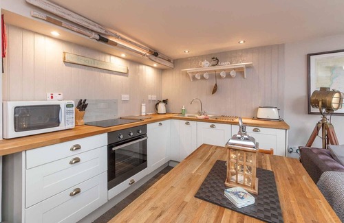 St Monans Apartment | East Pier View- stunning shorefront home