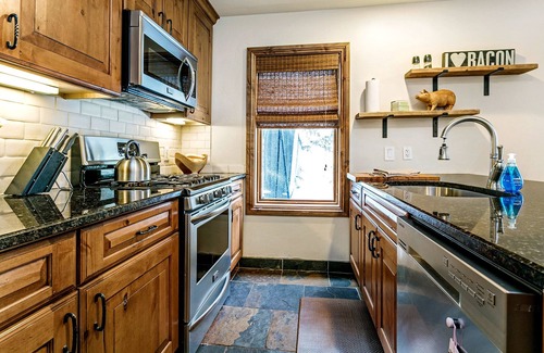 Vail House | East Vail Mountain Home - Hot Tub and VRBO Rated 5 Star ToV STR Lic. # 026398