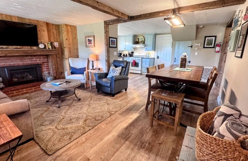Mariposa Cabin | Eastwood Ravine Cabin w/Hot tub, pets on 40 acres!